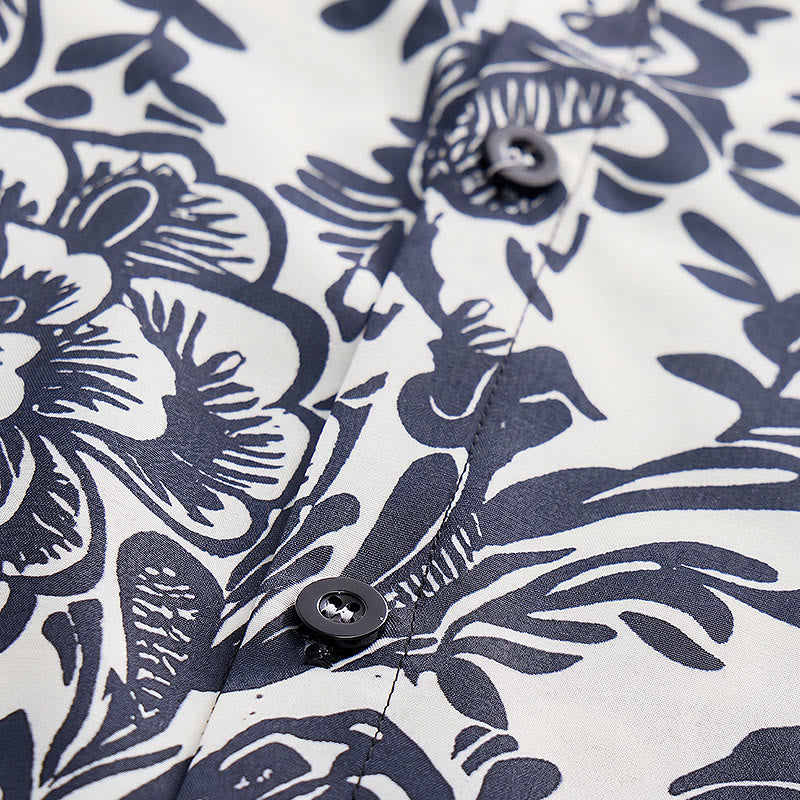 Camicia estiva minimalista blu navy a fantasia floreale con bottoni. - image 5