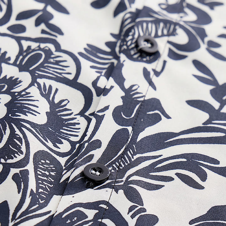 Camicia estiva minimalista blu navy a fantasia floreale con bottoni. - image 5