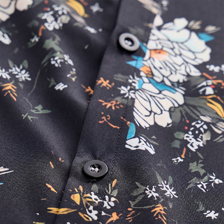 Camicia hawaiana a maniche corte con fantasia floreale scura e romantica. - image 5