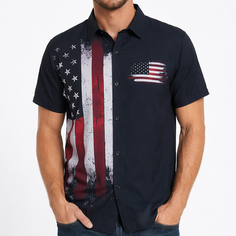 Maglietta patriottica con mezza bandiera nera e pennellate decise - image 1