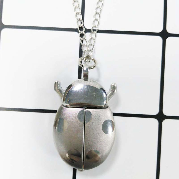 Orologio da tasca antico con ali incernierate a forma di scarabeo. - Collana d'argento - image 6