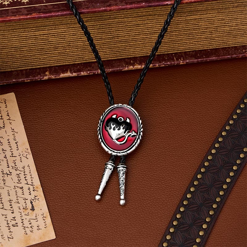 Ciondolo a forma di cuore fiammeggiante del diavolo - Cravatta bolo western - Nero - image 0