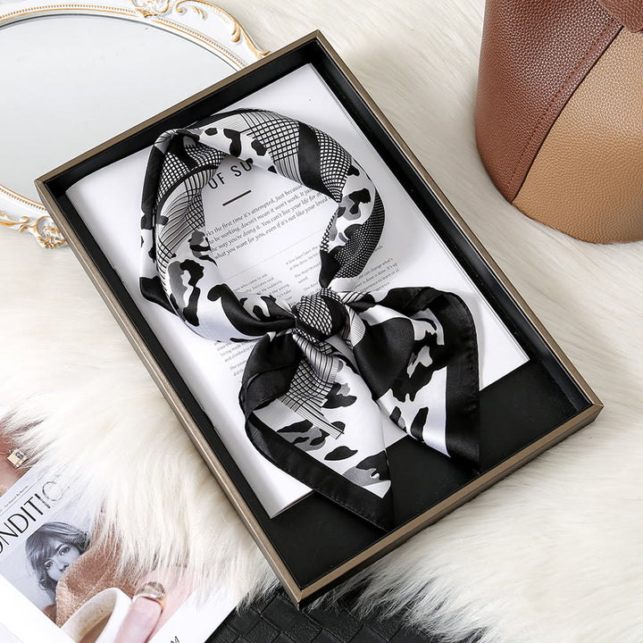 Elegante foulard quadrato da collo con stampa botanica da donna - Bianco e nero - image 9