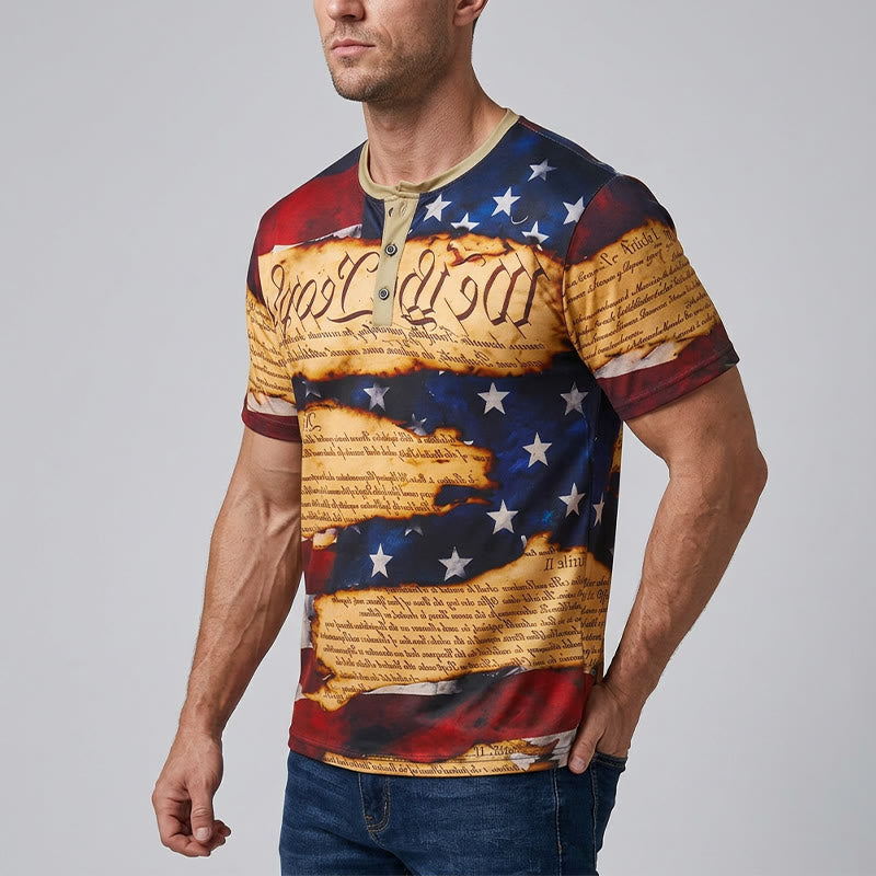 Camicia Henley da uomo con stampa vintage della bandiera americana e design testuale. - image 2