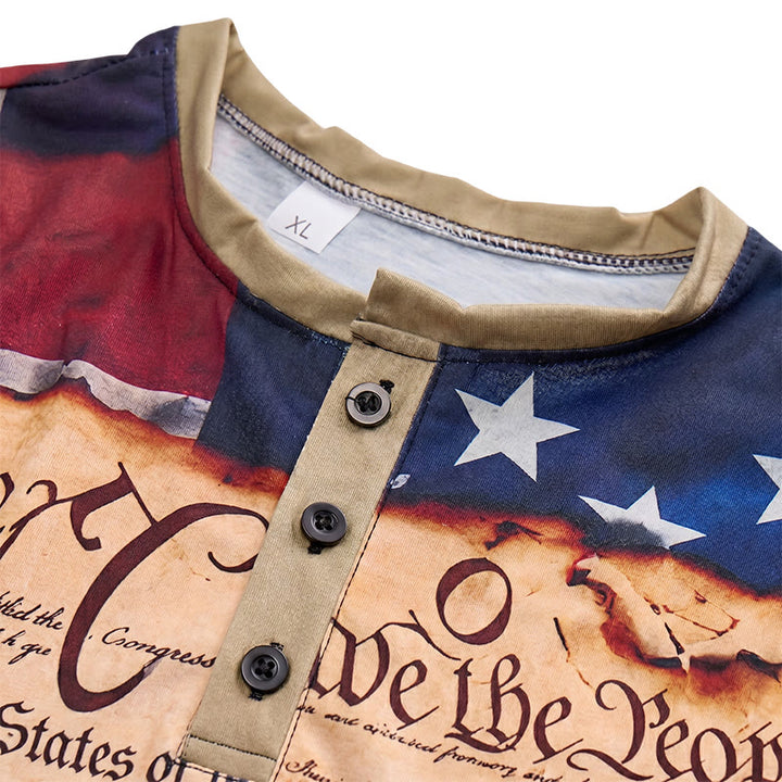 Camicia Henley da uomo con stampa vintage della bandiera americana e design testuale. - image 4