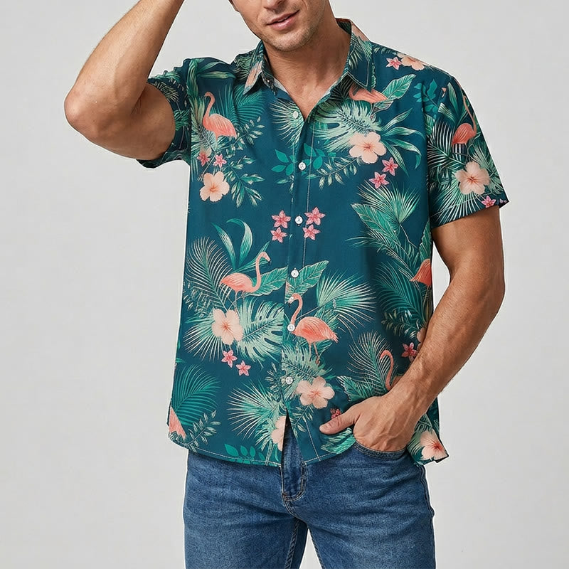 Camicia da uomo estiva casual da spiaggia con stampa floreale e fenicotteri, foglie di palma. - image 1