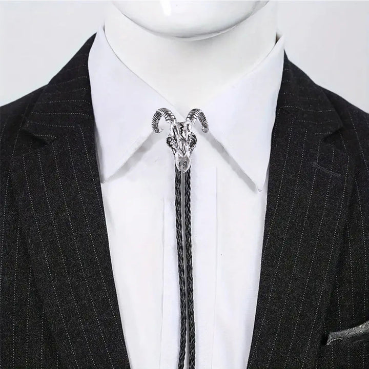 Cravatta bolo gotica con teschio di ariete dall'estetica dark. - image 10
