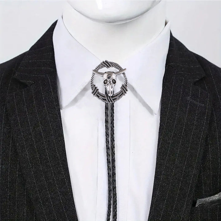 Cravatta bolo stile rock con teschio di toro e corda a corona. - image 1