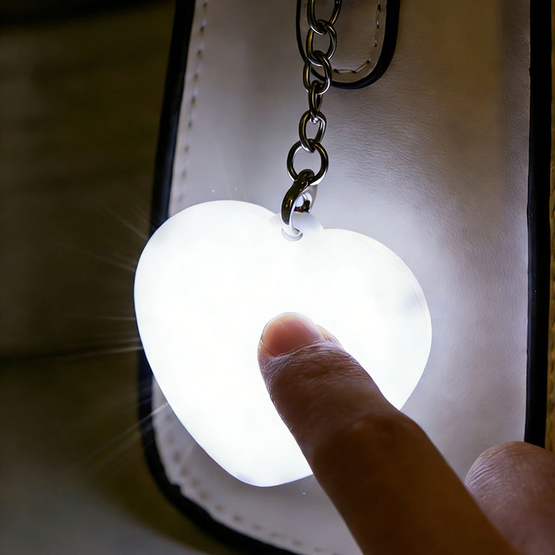 Luce LED portatile ricaricabile da agganciare alla borsa. - image 2