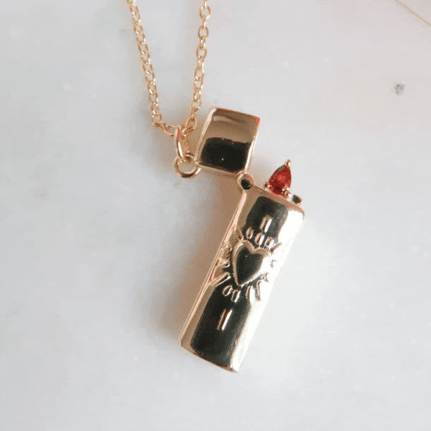 Collana con ciondolo a forma di accendino a forma di cuore fiammeggiante - image 4