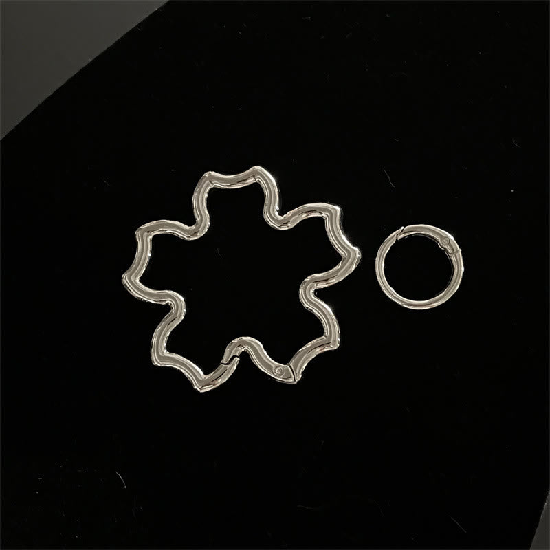 Collezione di portachiavi da campeggio in metallo dalle forme astratte gotiche - Fiore d'argento - image 11