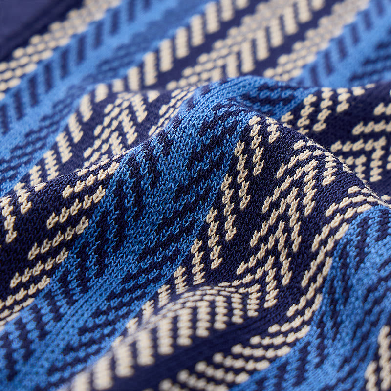 Polo da uomo in maglia jacquard traspirante con motivo a righe verticali a chevron. - image 8