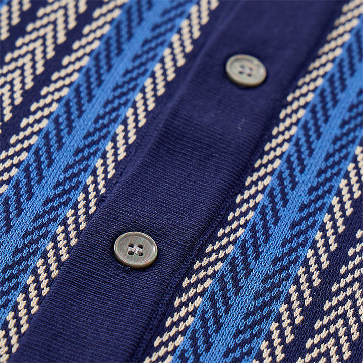 Polo da uomo in maglia jacquard traspirante con motivo a righe verticali a chevron. - image 7