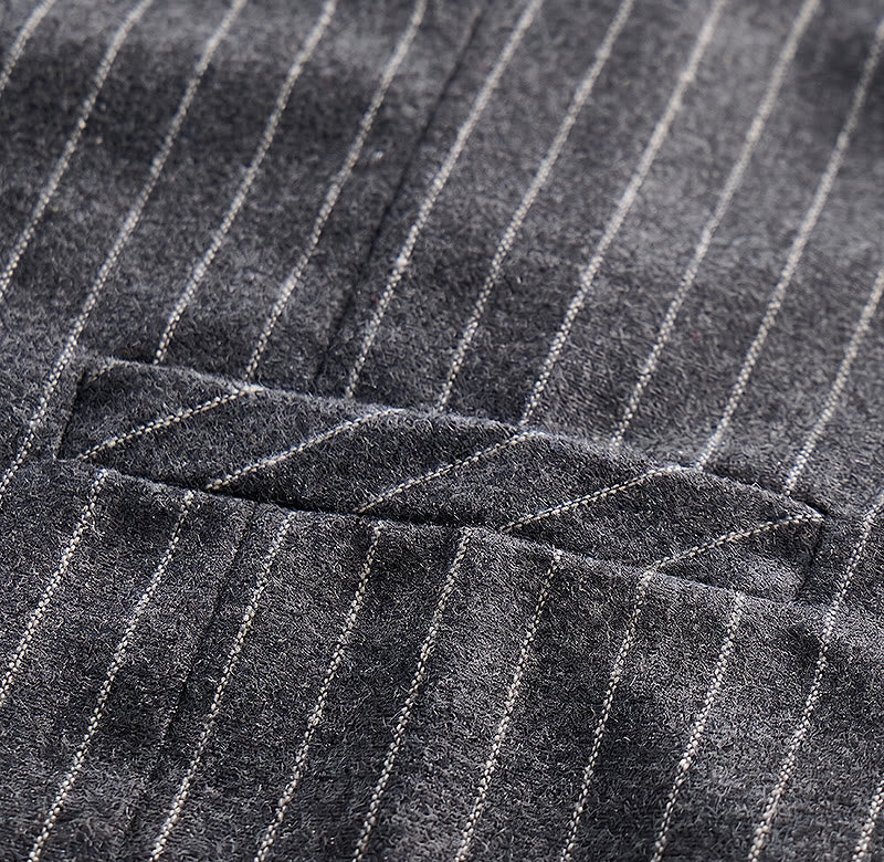 Gilet da uomo gessato in stile retrò con catena a rosa sul risvolto - image 8