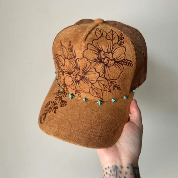 Cappellino da baseball in stile western con decorazione floreale bruciata e catena turchese. - Stile n. 3 / Marrone - Regolabile (21 5/8"-23 5/8") - image 6