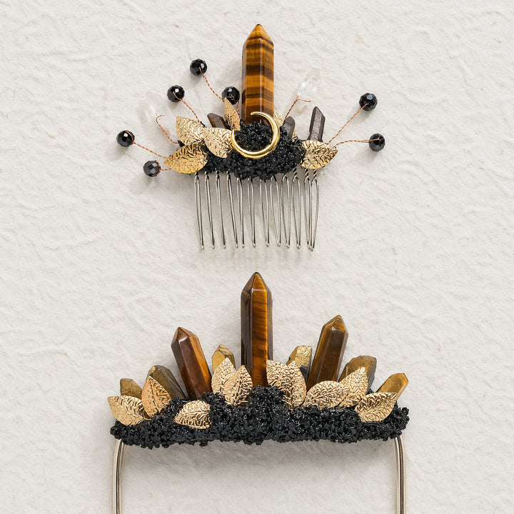 Set composto da boutonnière da taschino per lo sposo e pettine per capelli da sposa con cristalli, realizzati a mano. - image 3