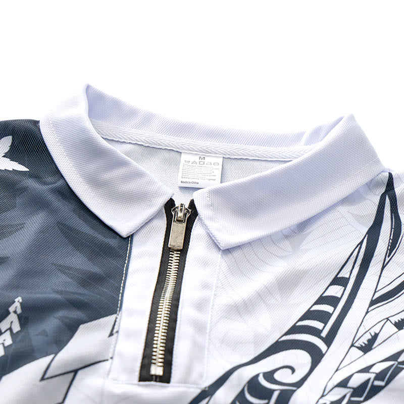 Polo con colletto a zip e stampa 3D a fantasia polinesiana in bianco e nero. - image 4