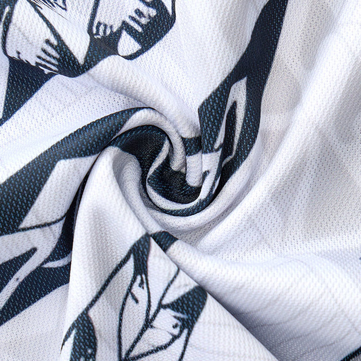 Polo con colletto a zip e stampa 3D a fantasia polinesiana in bianco e nero. - image 6