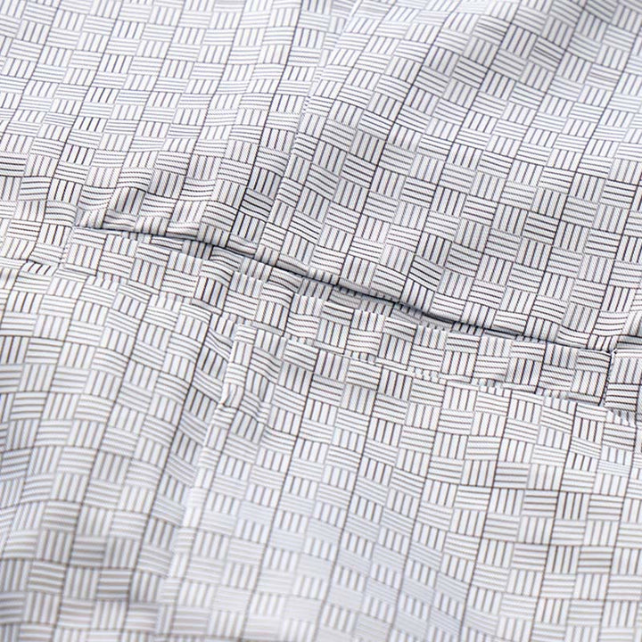 Gilet minimalista con scollo a V e motivo a griglia grigio argento. - image 6