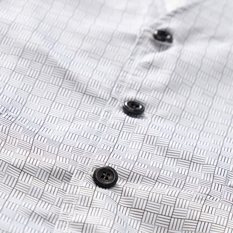 Gilet minimalista con scollo a V e motivo a griglia grigio argento. - image 5