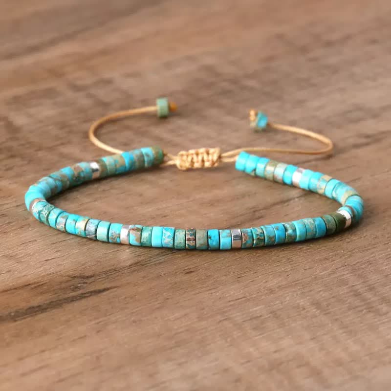 Bracciale regolabile con cordino e perline turchesi a disco. - Turchese - image 0