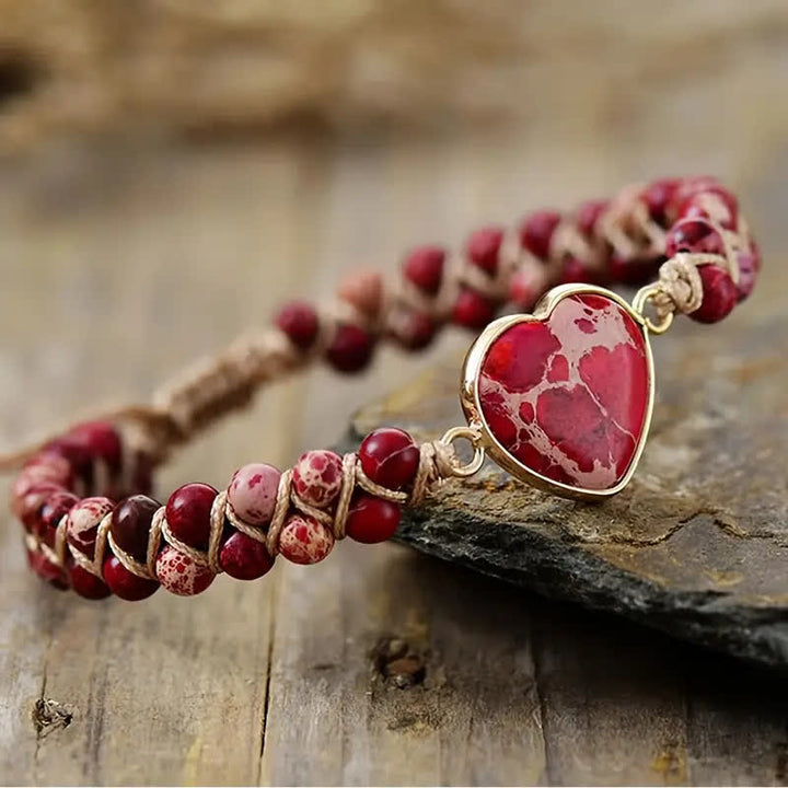 Braccialetto regolabile a forma di cuore in macramè con pietra naturale. - Rosso - image 9