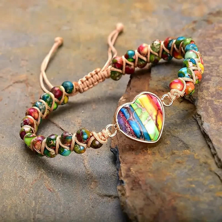 Braccialetto regolabile a forma di cuore in macramè con pietra naturale. - Arcobaleno - image 10