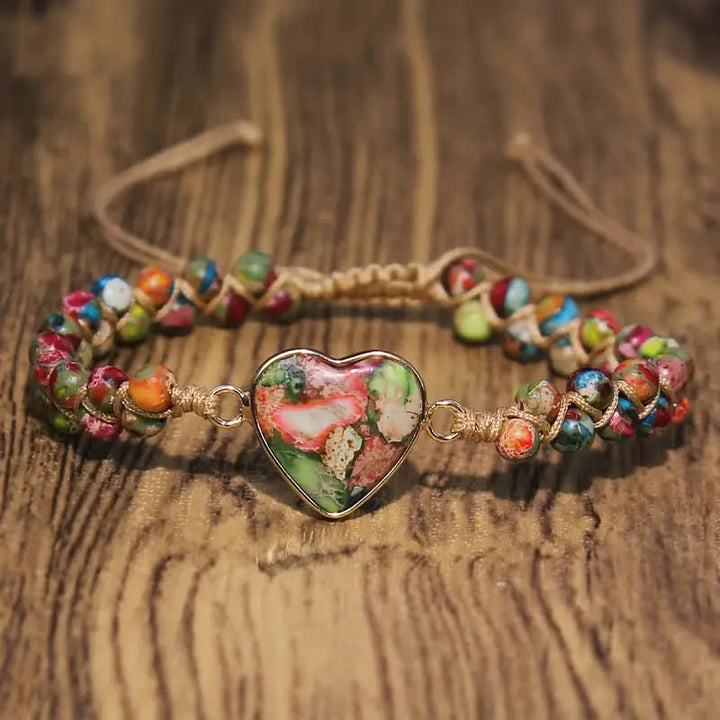 Braccialetto regolabile a forma di cuore in macramè con pietra naturale. - Multicolore - image 5
