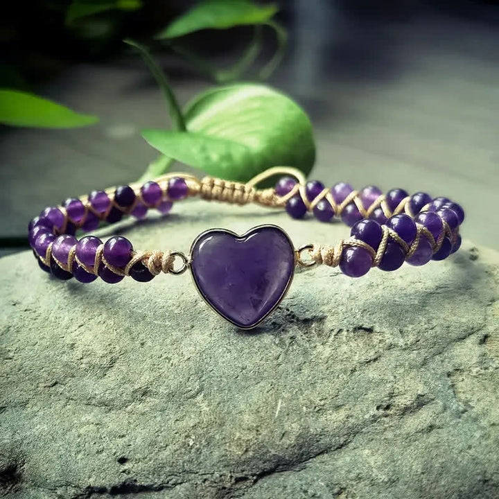 Braccialetto regolabile a forma di cuore in macramè con pietra naturale. - Viola - image 13