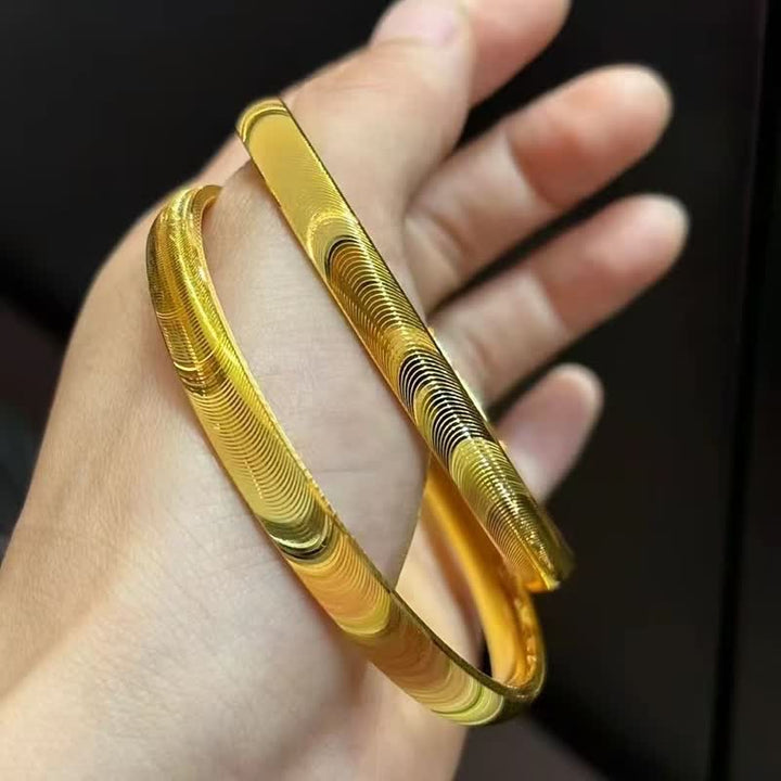 Bracciale a polsino aperto minimalista in argento, ispirato alle onde del mare. - image 10