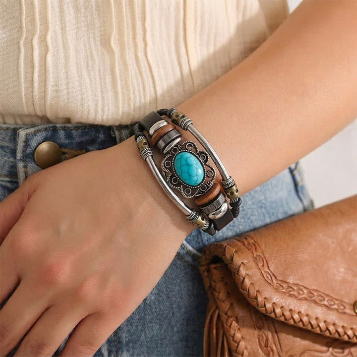 Bracciale in pelle intrecciato fatto a mano con ciondoli turchesi in stile boho. - image 2