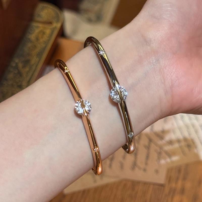 Bracciale rigido vintage placcato in rame con zirconi e motivo pianeta rotante per donna, gioiello da festa, idea regalo - image 2