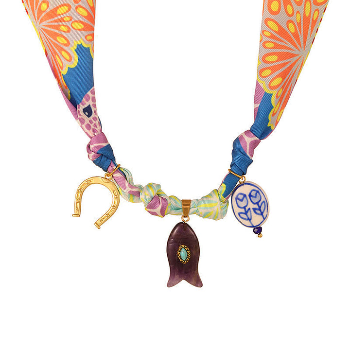 Collana con foulard colorato portafortuna a forma di ferro di cavallo e pesce - image 3