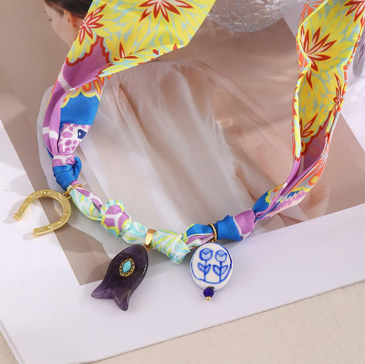 Collana con foulard colorato portafortuna a forma di ferro di cavallo e pesce - image 2