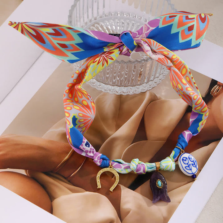 Collana con foulard colorato portafortuna a forma di ferro di cavallo e pesce - image 1