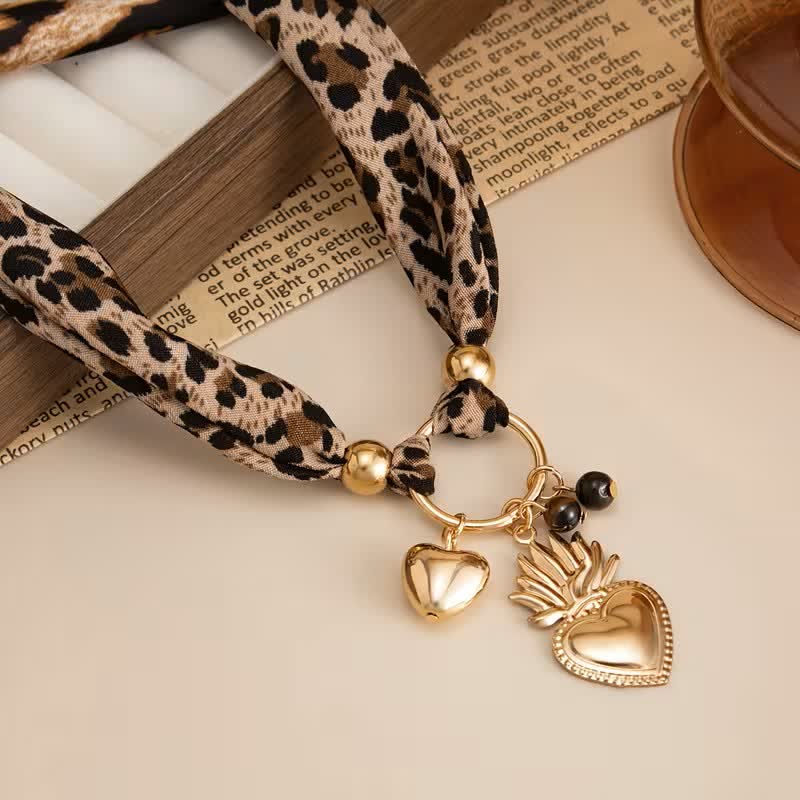 Sciarpa/collana con motivo leopardato Wild At Sacred Heart - image 2