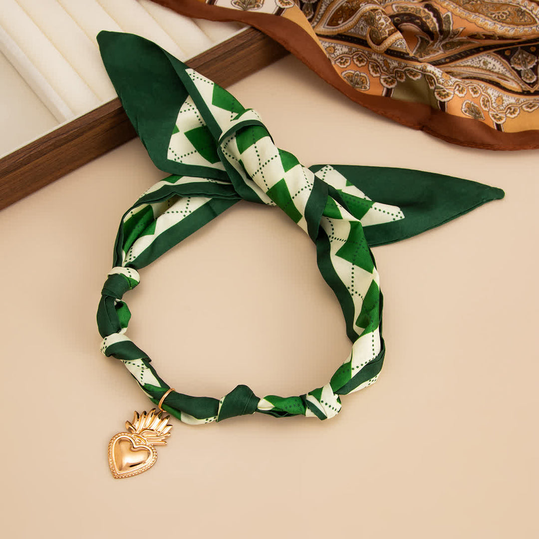 Collana con sciarpa a quadri verde smeraldo del Sacro Cuore - image 1