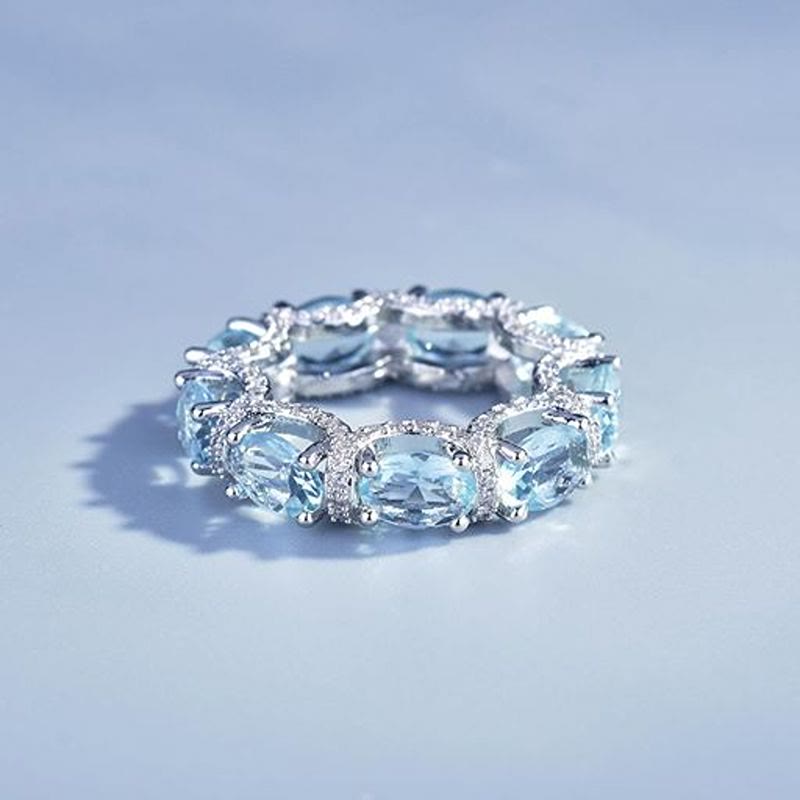 Anello a fascia eternity con cristalli azzurri e pavé di zirconi, anello impilabile da donna - image 1