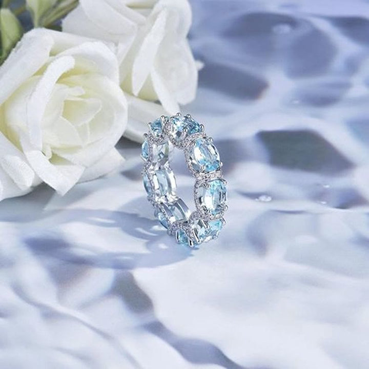 Anello a fascia eternity con cristalli azzurri e pavé di zirconi, anello impilabile da donna - image 5