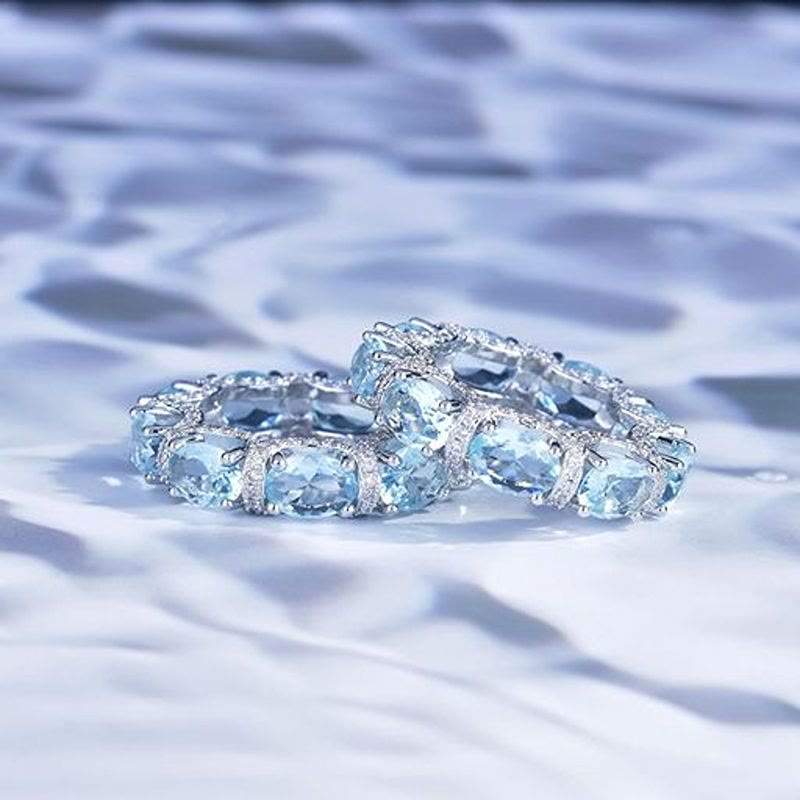 Anello a fascia eternity con cristalli azzurri e pavé di zirconi, anello impilabile da donna - image 3