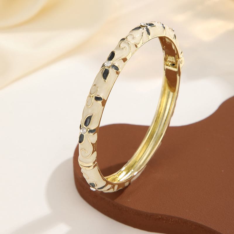 Bracciale rigido da donna con ciondolo a forma di trifoglio in smalto color oro e effetto gocciolante. - Beige e nero - image 9