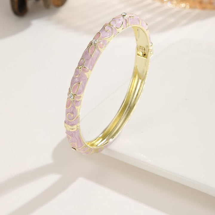 Bracciale rigido da donna con ciondolo a forma di trifoglio in smalto color oro e effetto gocciolante. - Viola chiaro - image 2