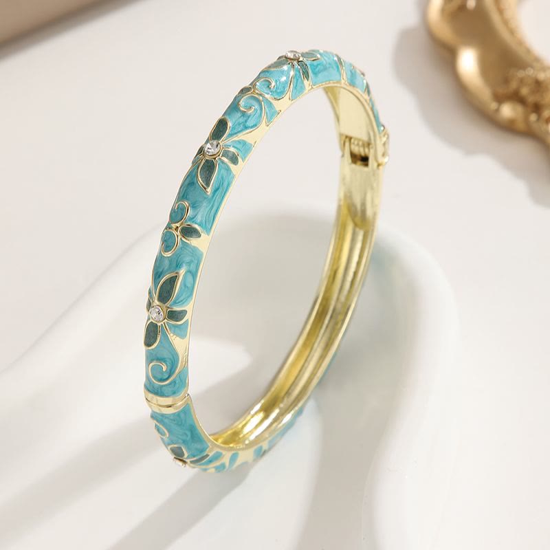 Bracciale rigido da donna con ciondolo a forma di trifoglio in smalto color oro e effetto gocciolante. - Azzurro chiaro - image 6