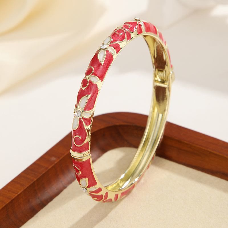 Bracciale rigido da donna con ciondolo a forma di trifoglio in smalto color oro e effetto gocciolante. - Rosso - image 10