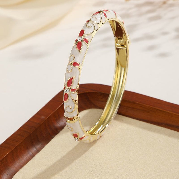 Bracciale rigido da donna con ciondolo a forma di trifoglio in smalto color oro e effetto gocciolante. - Beige e rosso - image 7