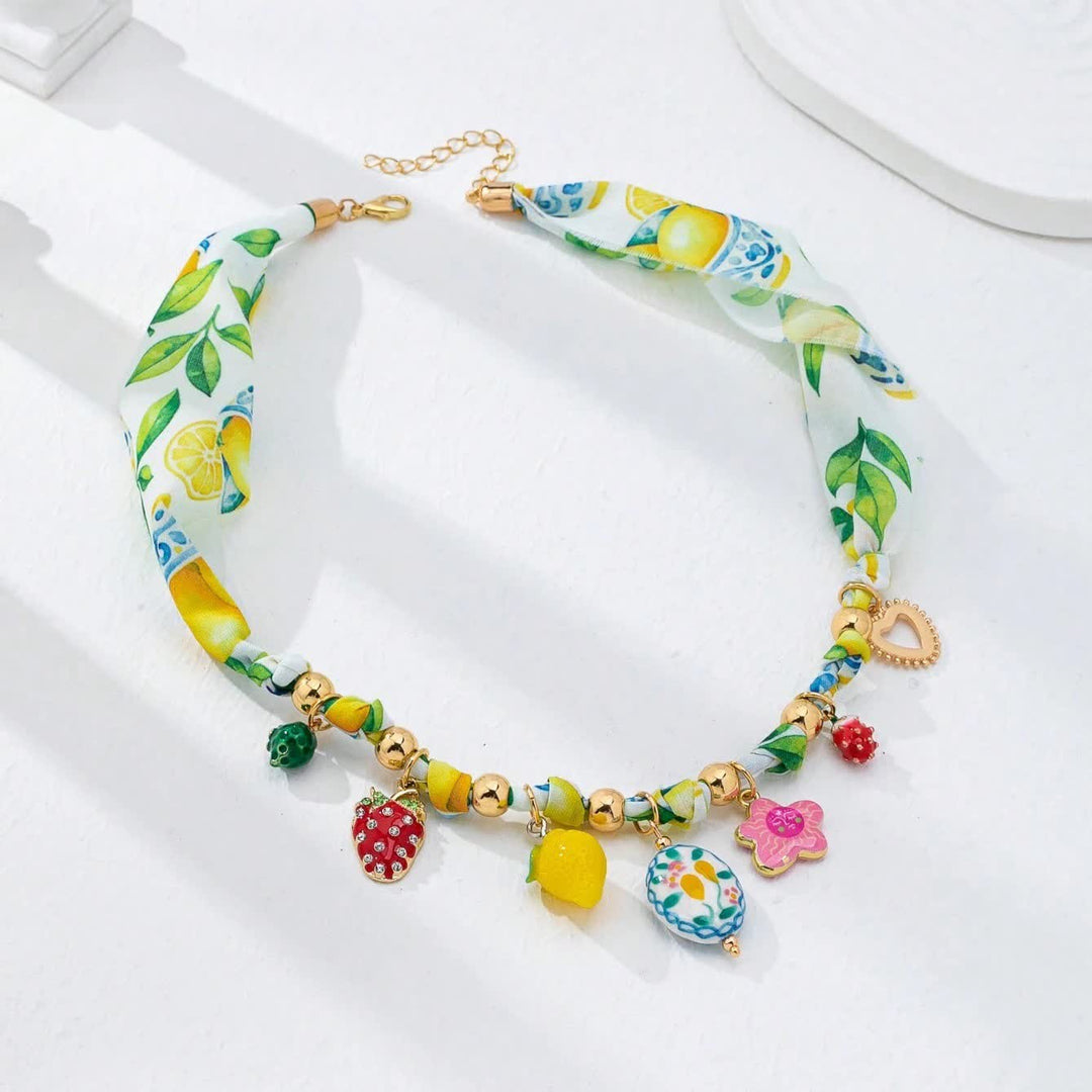 Collezione di sciarpe e collane con ciondoli a forma di frutta colorata - image 4