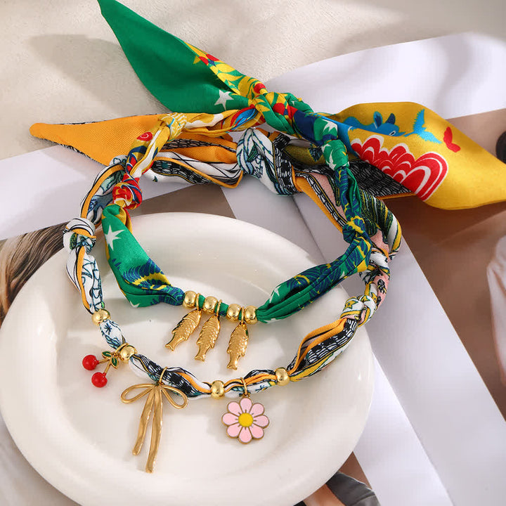 Collana con ciondolo a forma di pesce rosso e fiore di ciliegio, stile tropicale pop. - image 1