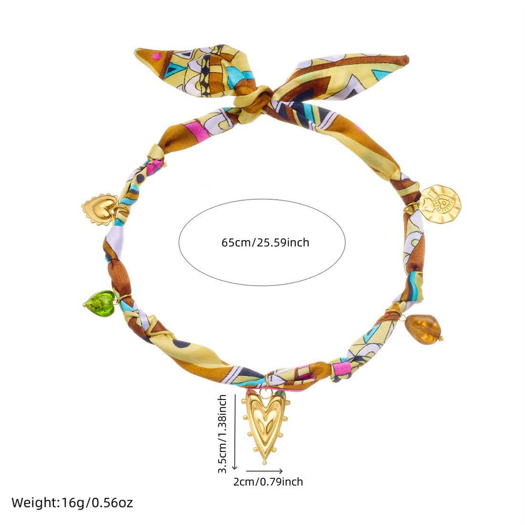 Collana con ciondolo a cuore dorato e sciarpa colorata annodata a mano. - image 3