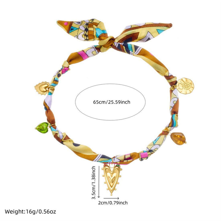 Collana con ciondolo a cuore dorato e sciarpa colorata annodata a mano. - image 3