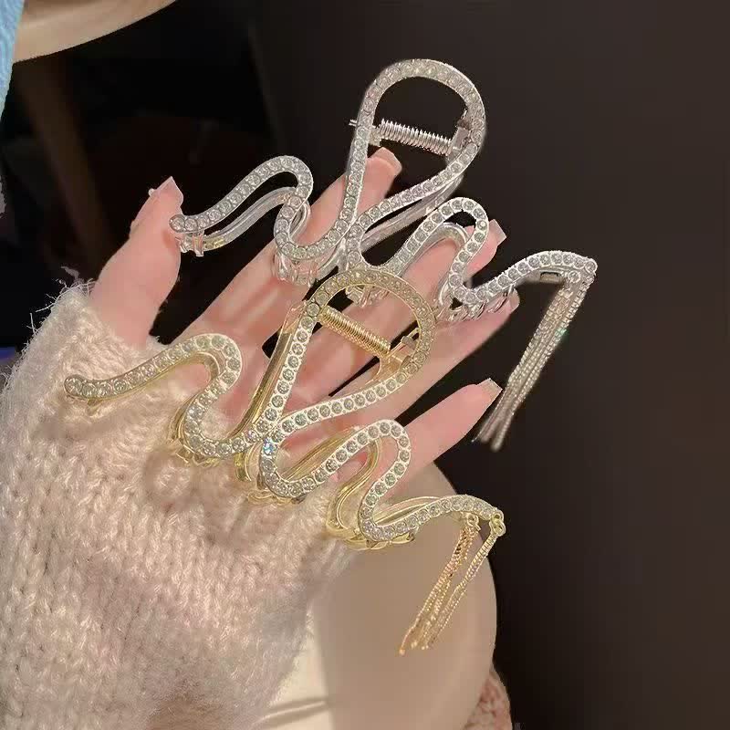 Fermaglio a clip da donna con strass e nappe di cristallo a forma di serpente. - image 4